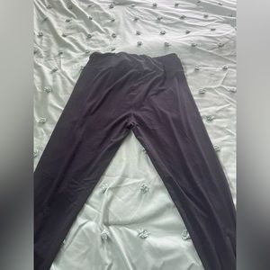 Black lularoe leggings tc slight pilling